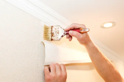 Pose de papier peint à Saint-Juéry — revêtements muraux et toiles de verre